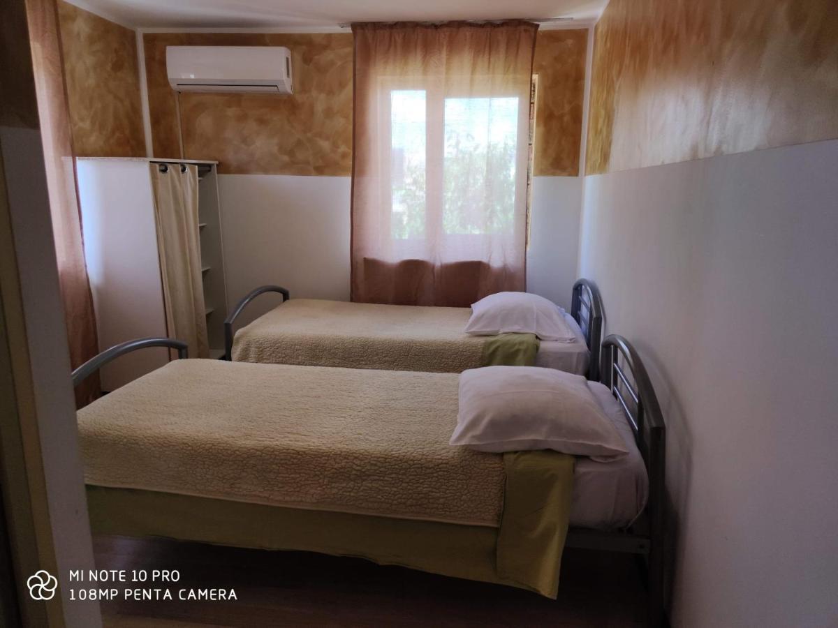 Alfredo Hostel Craiova Exterior photo